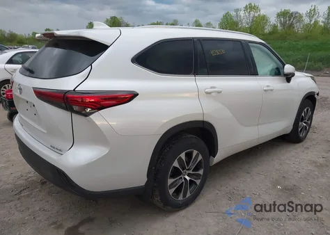 2022 Toyota Highlander Xle z USA, uszkodzony, nr VIN 5TDGZRBHXNS178532